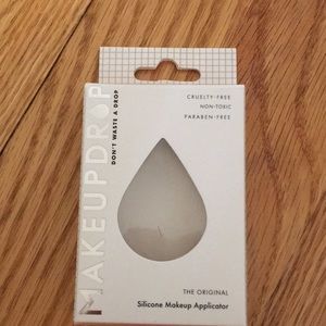 MAKEUP DROP APPLICATOR